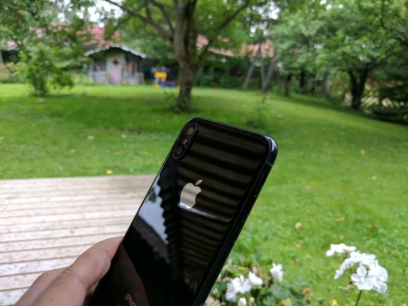 iPhone 8 lộ ảnh thực tế bên cạnh iPhone 7, “quá đẹp so với quy định”