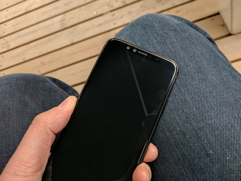 iPhone 8 lộ ảnh thực tế bên cạnh iPhone 7, “quá đẹp so với quy định”
