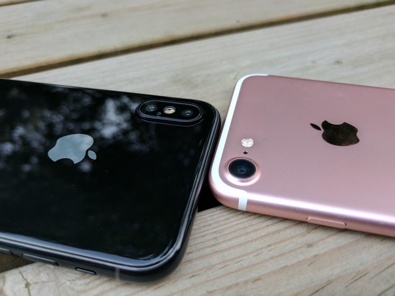 iPhone 8 lộ ảnh thực tế bên cạnh iPhone 7, “quá đẹp so với quy định”