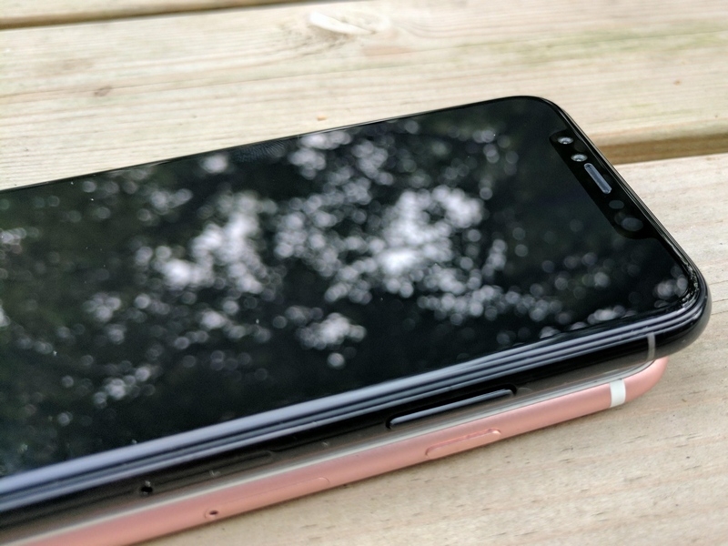 iPhone 8 lộ ảnh thực tế bên cạnh iPhone 7, “quá đẹp so với quy định”