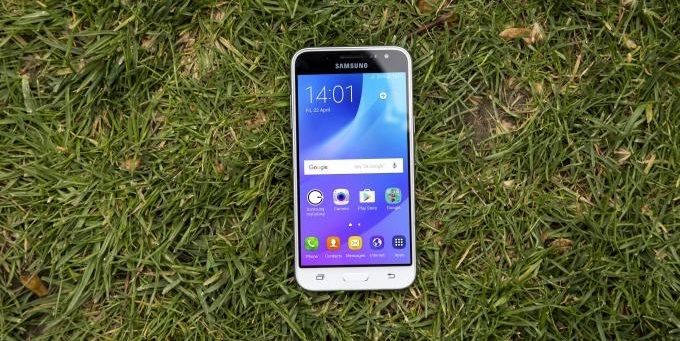 Galaxy J3 LTE màn hình 5 inch, khung kim loại mạnh mẽ giảm giá