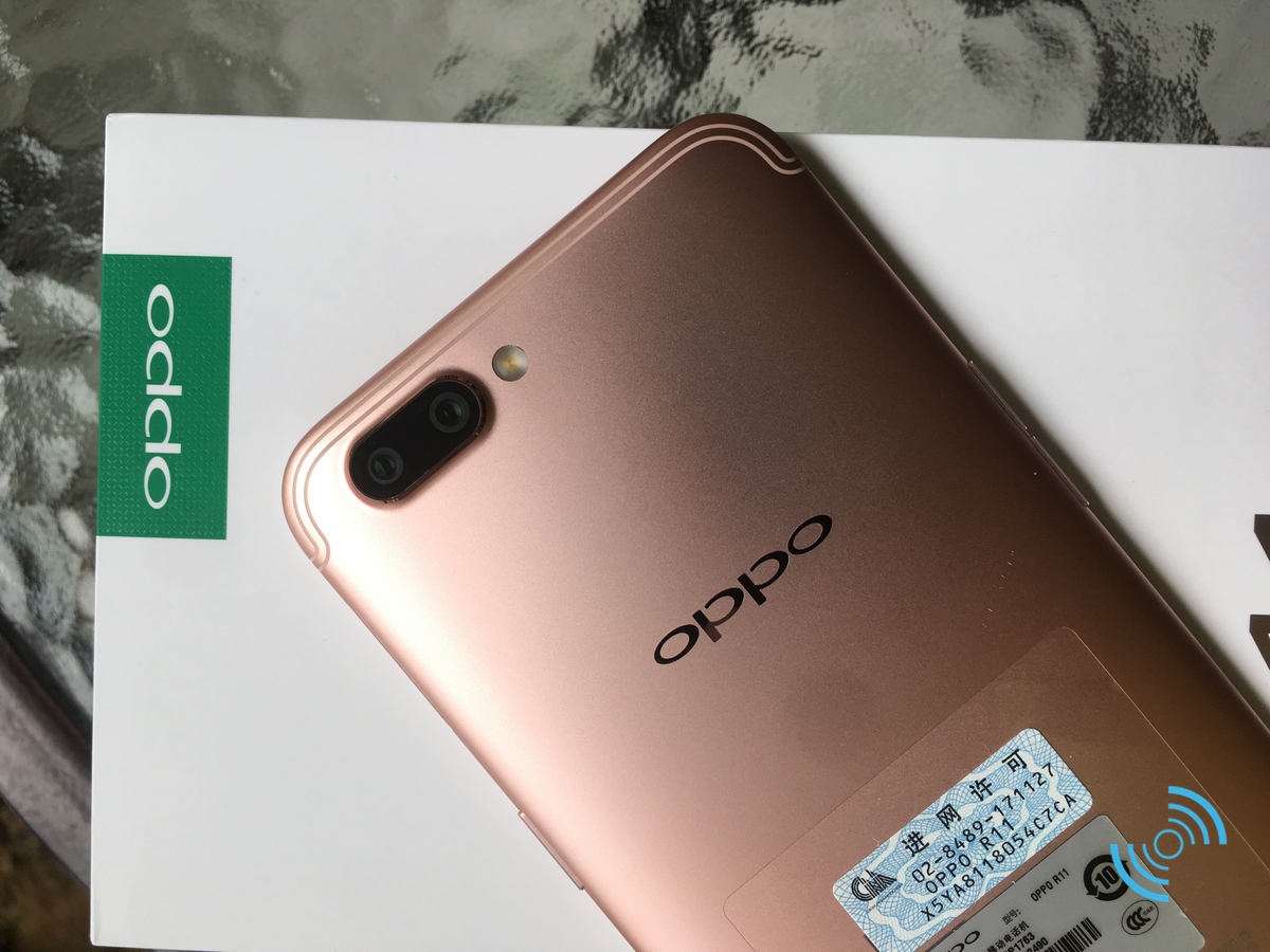 Trên tay OPPO R11 camera kép: Khi iPhone 7 Plus chạy Android 7 Nougat Trên tay OPPO R11 camera kép: Khi iPhone 7 Plus chạy Android 7 Nougat