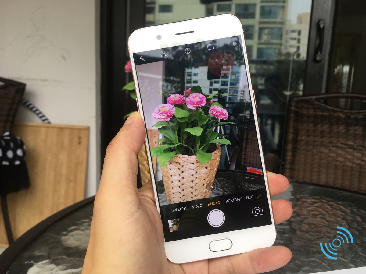 Trên tay OPPO R11 camera kép: Khi iPhone 7 Plus chạy Android 7 Nougat Trên tay OPPO R11 camera kép: Khi iPhone 7 Plus chạy Android 7 Nougat