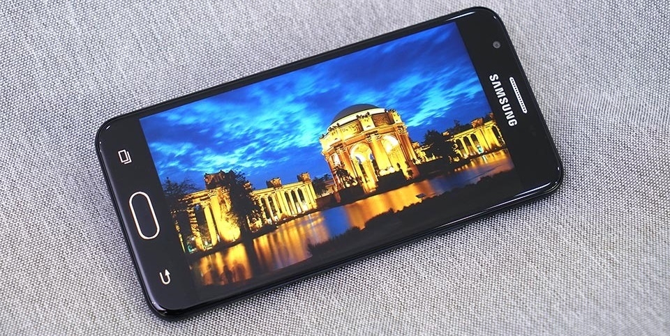 Galaxy J5 Prime khung vỏ kim loại, camera 13MP giảm giá sốc tại FPT Shop Galaxy J5 Prime khung vỏ kim loại, camera 13MP giảm giá sốc tại FPT Shop