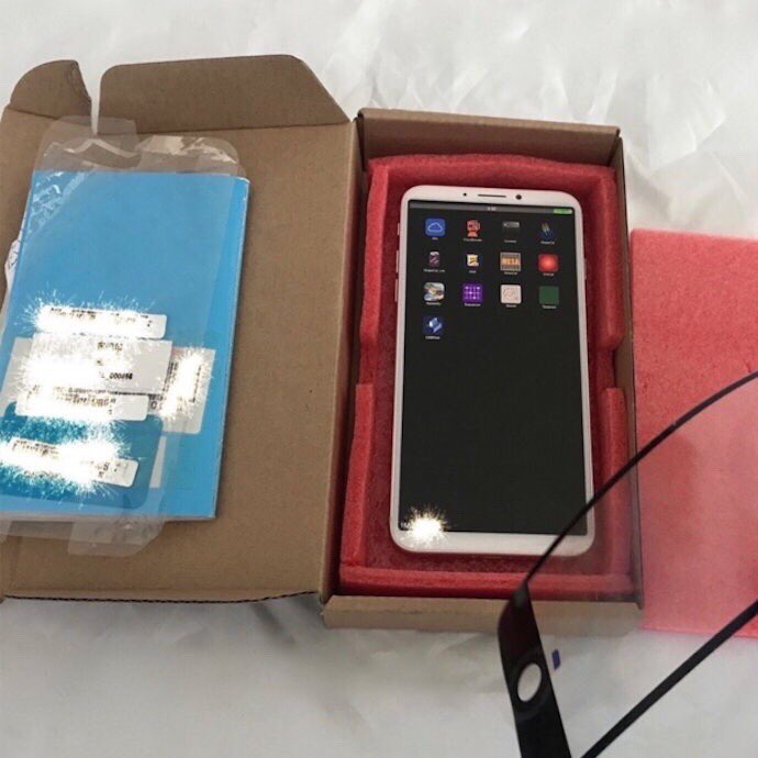 iPhone 8 tiếp tục xuất hiện “bằng xương bằng thịt” với màn hình 18:9, viền siêu mỏng