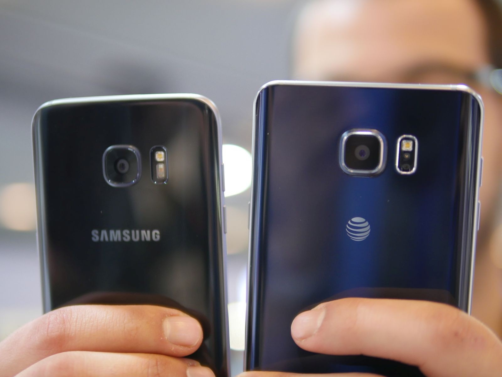 Bộ đôi siêu phẩm Galaxy S7 và Galaxy Note 5 bằng giá nhau, nên mua smartphone nào?