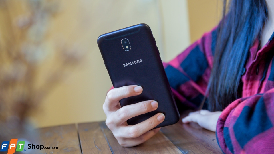 Smartphone HOT nhất hiện nay Galaxy J7 Pro có đáng mua trong tầm giá 7 triệu?