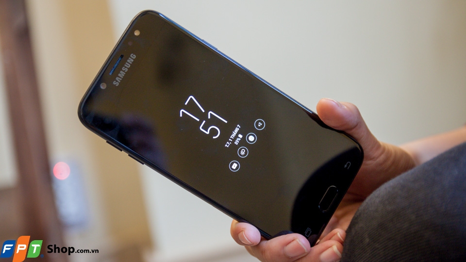 Smartphone HOT nhất hiện nay Galaxy J7 Pro có đáng mua trong tầm giá 7 triệu?