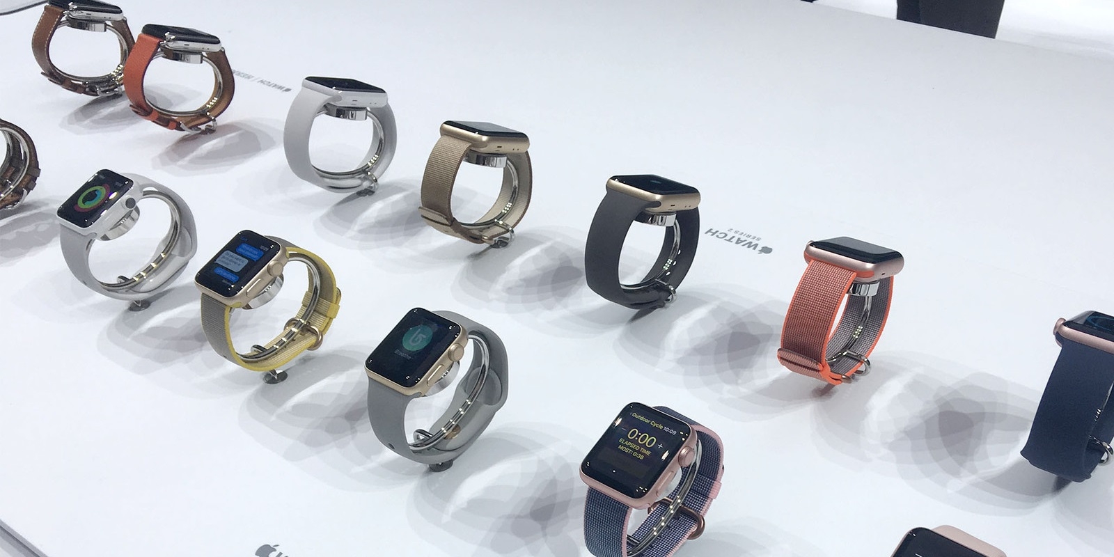 Apple Watch mới bắt đầu lên kệ tại VN, giá từ 7,99 triệu đồng Apple Watch mới bắt đầu lên kệ tại VN, giá từ 7,99 triệu đồng