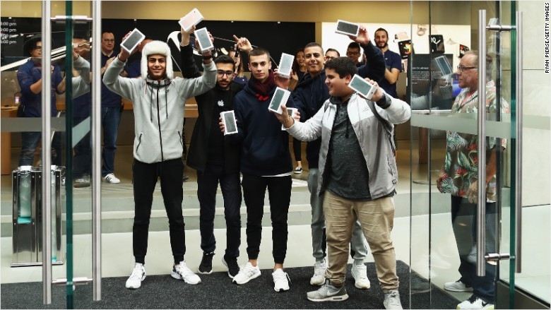 Cuối năm nay, iPhone 7, iPhone 7 Plus không còn hàng để bán Cuối năm nay, iPhone 7, iPhone 7 Plus không còn hàng để bán