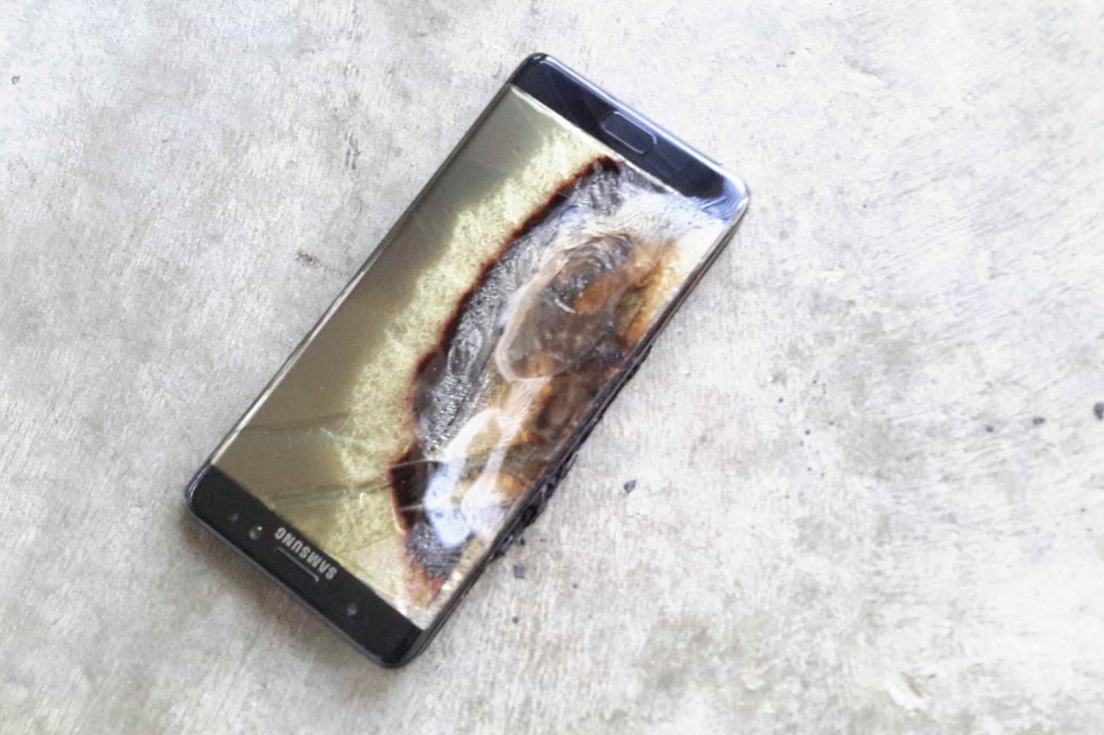 Đến giờ các kỹ sư của Samsung vẫn không hiểu tại sao Galaxy Note 7 cháy Đến giờ các kỹ sư của Samsung vẫn không hiểu tại sao Galaxy Note 7 cháy