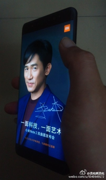 Mi Note 2 tiếp tục lộ ảnh thực tế, chứng minh màn hình cong độc đáo Mi Note 2 tiếp tục lộ ảnh thực tế, chứng minh màn hình cong độc đáo