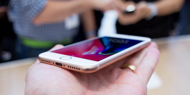 Apple đang sửa lỗi tiếng ồn khó chịu khi gọi điện trên iPhone 8, iPhone 8 Plus