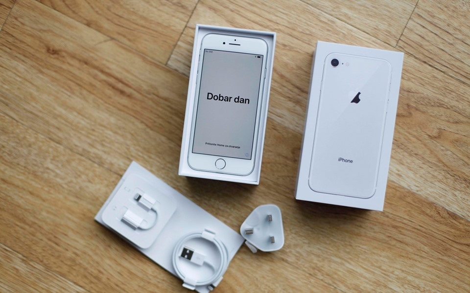 Chưa lên kệ nhưng iPhone 8, 8 Plus đầu tiên đã về Việt Nam