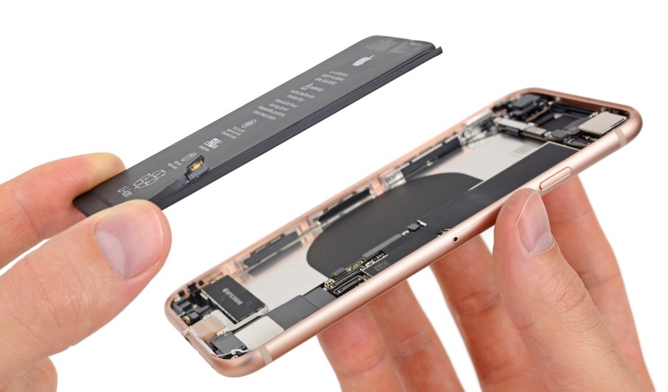 Những bí mật bên trong iPhone 8 vừa được hé lộ Những bí mật bên trong iPhone 8 vừa được hé lộ