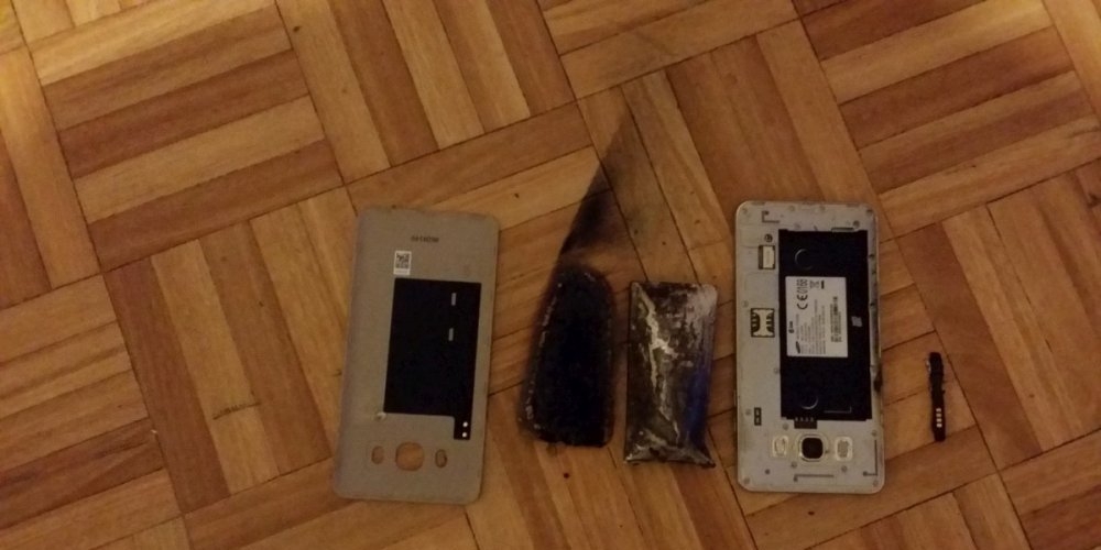 Thêm một điện thoại của Samsung vừa bốc cháy Thêm một điện thoại của Samsung vừa bốc cháy