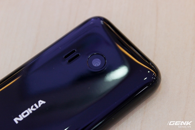 Trên tay Nokia 222 giá 950 ngàn đồng với màu Jet Black như iPhone 7
