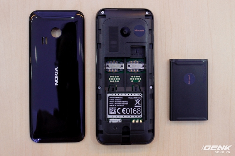 Trên tay Nokia 222 giá 950 ngàn đồng với màu Jet Black như iPhone 7