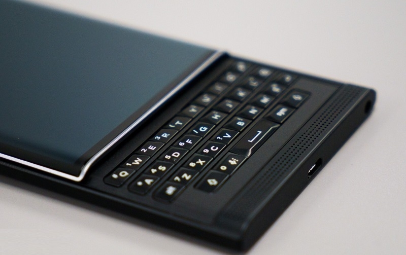 Xuất hiện smartphone BlackBerry mới với bàn phím QWERTY