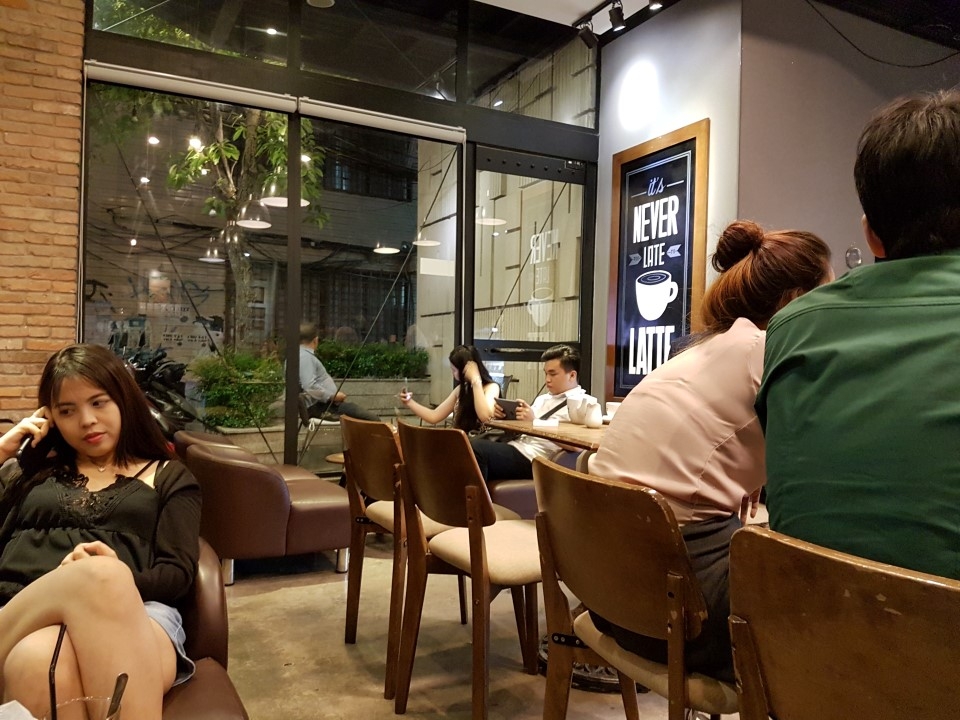 So sánh nhanh camera Galaxy S7 và iPhone 6 trong nhiều điều kiện