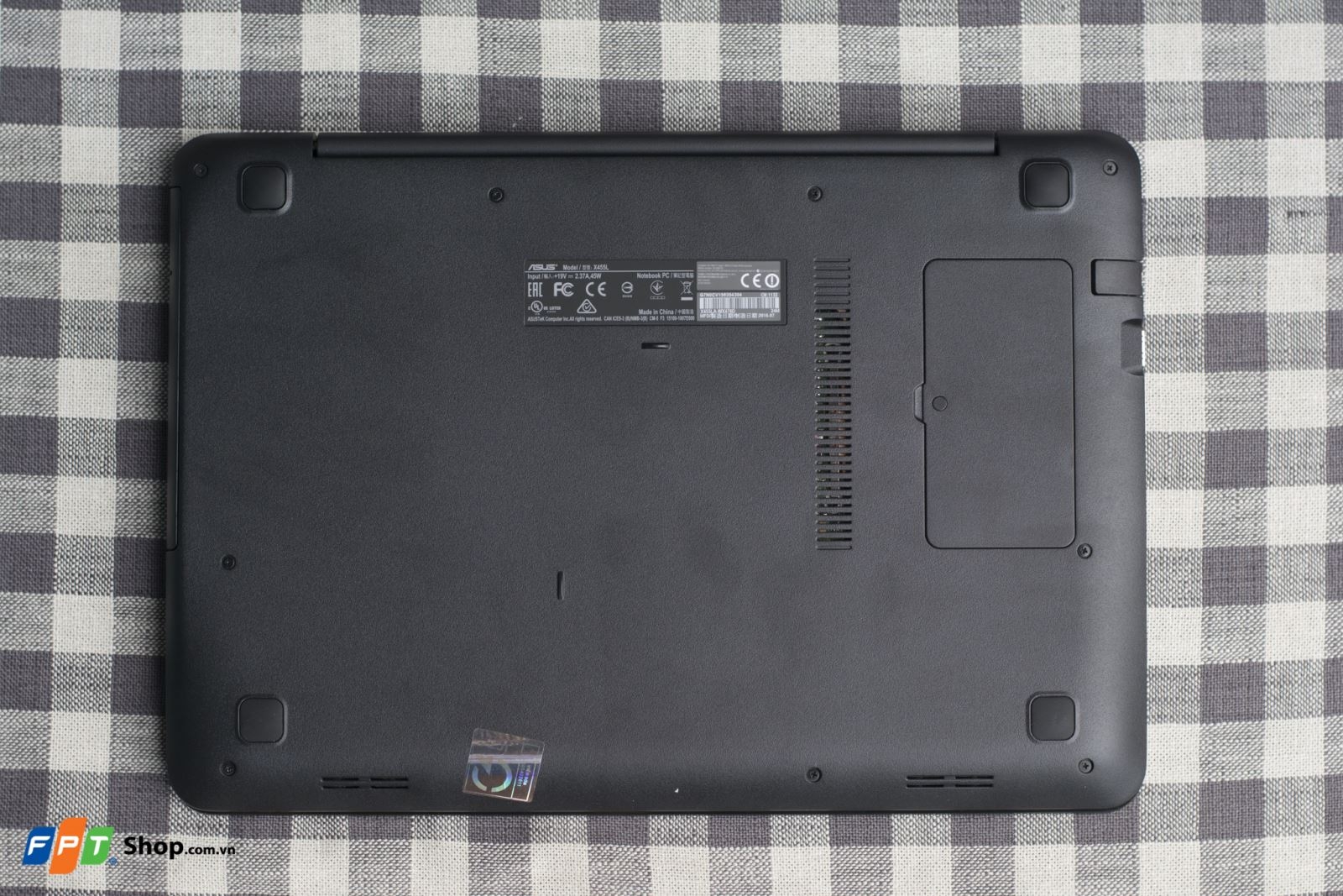 Đánh giá ASUS X455LA-WX470D: Cứng cáp, hiệu năng đủ dùng