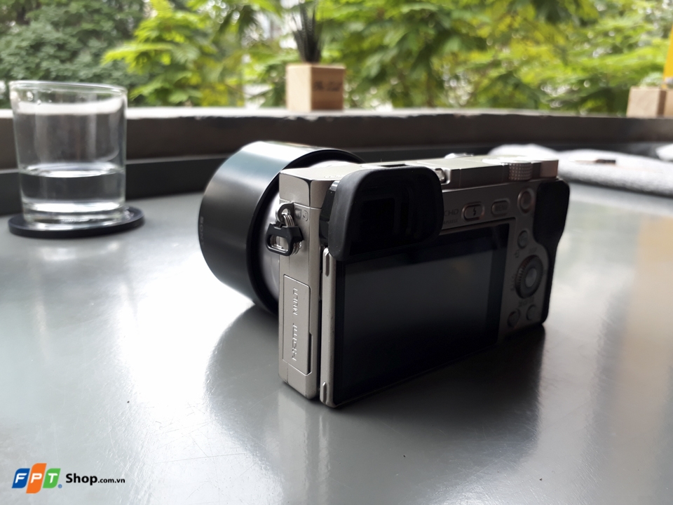 Sony A6000 chụp từ Galaxy J7 Prime