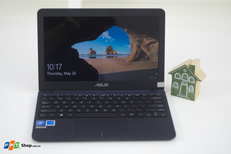 Đánh giá ASUS E200HA: Mỏng nhẹ, pin trâu, giá chất
