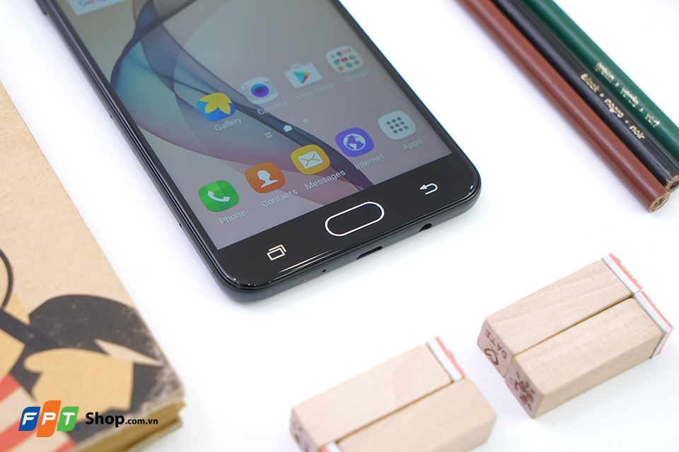 Mặt kính cong 2,5D chính là một ưu điểm lớn