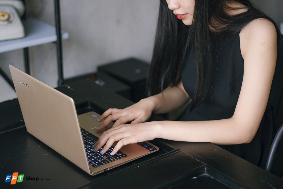 Lenovo ideapad 710S: Bạn đồng hành tốt nhất của phái nữ Lenovo ideapad 710S: Bạn đồng hành tốt nhất của phái nữ