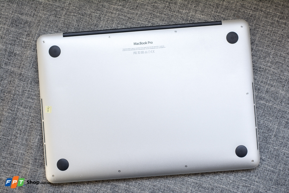 Lenovo ideapad 710S đọ sắc cùng MacBook Pro Retina 13