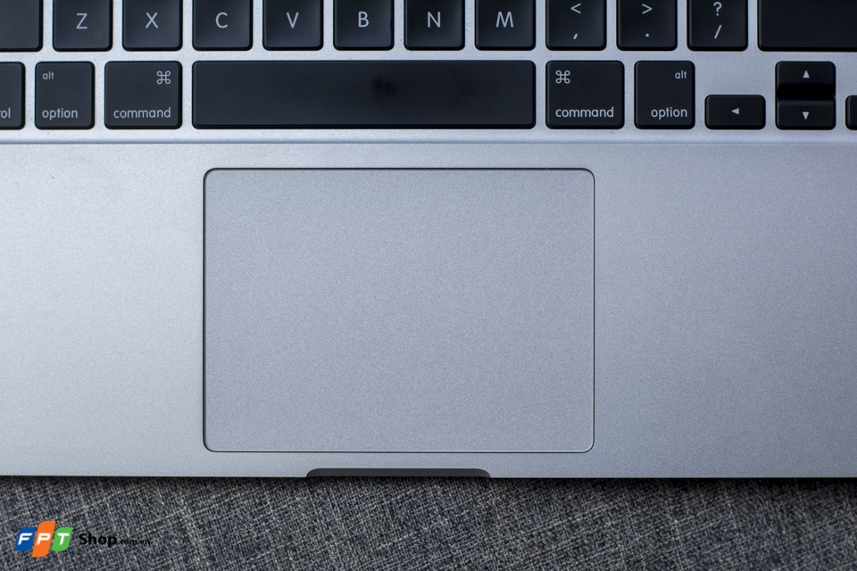 Lenovo ideapad 710S đọ sắc cùng MacBook Pro Retina 13