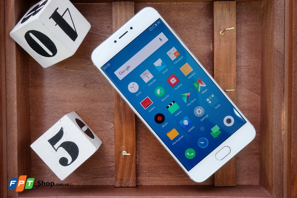 Mặt kính 2,5D trên Meizu PRO 6 được ốp khít vào thân máy một cách hoàn hảo