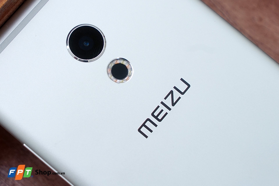 Hệ thống đèn LED dạng vòng trên Meizu PRO 6