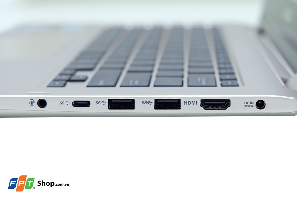 Mở hộp ASUS VivoBook Flip TP301UA: Đẹp, cứng cáp, xoay gập 360 độ Cạnh phải của ASUS VivoBook Flip TP301UA