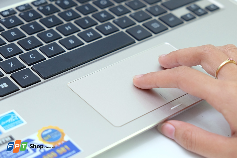 Mở hộp ASUS VivoBook Flip TP301UA: Đẹp, cứng cáp, xoay gập 360 độ Touchpad của sản phẩm chưa thực sự tốt