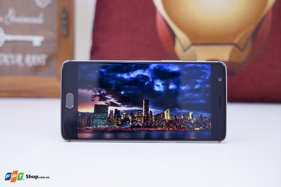 OnePlus 3 có màn hình nịnh mắt