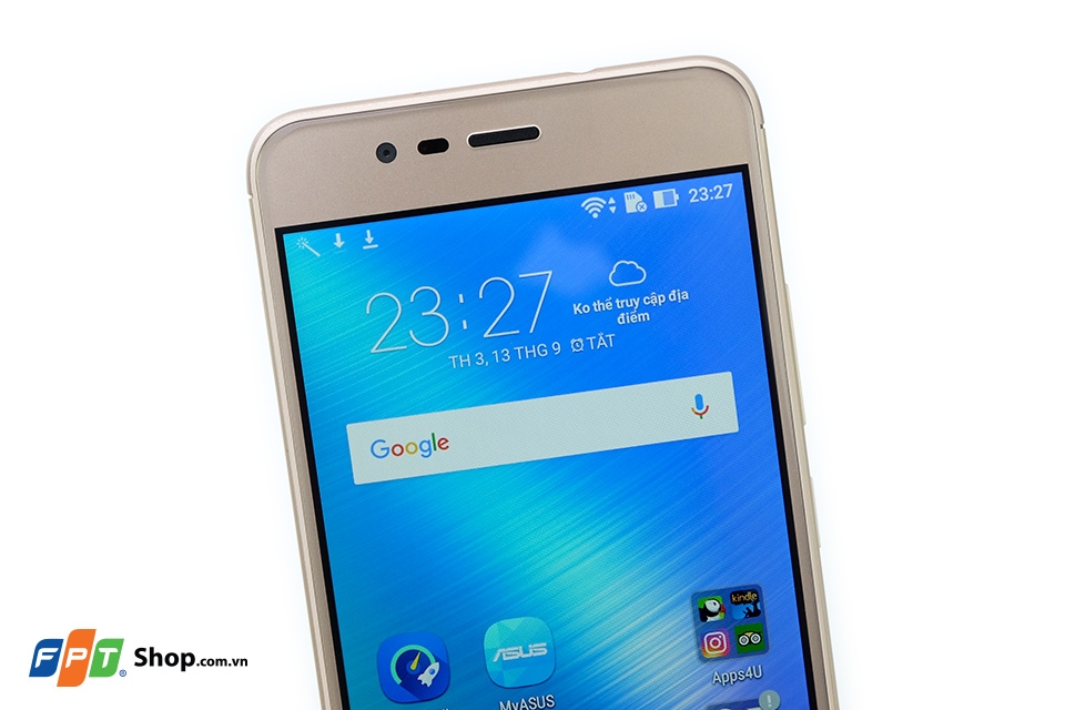 Phía trên màn hình của ASUS Zenfone 3 Max