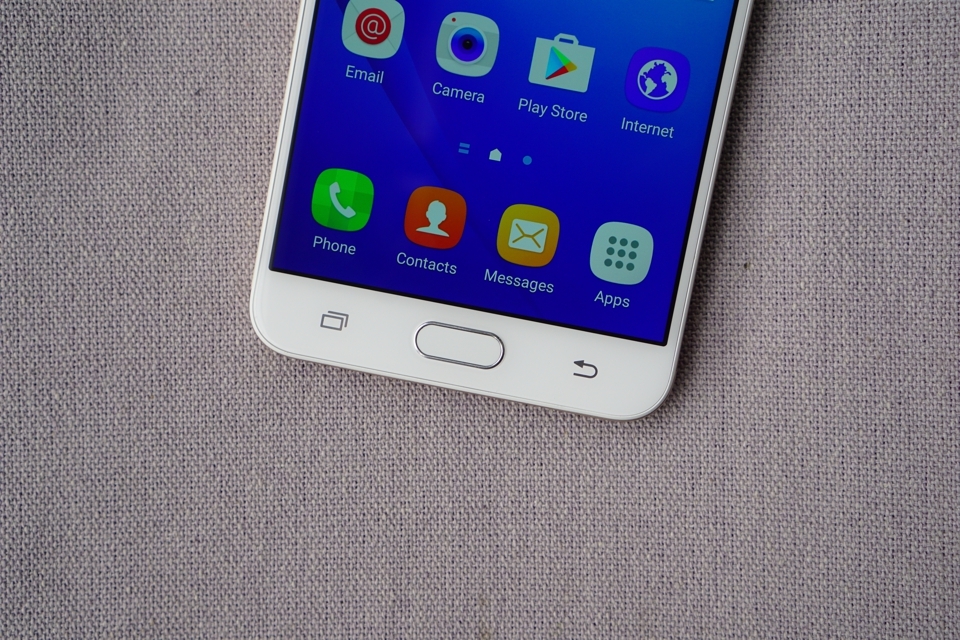 Samsung Galaxy J7 Prime được tích hợp cảm biến vân tay