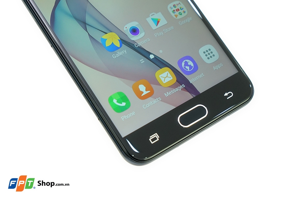 Samsung Galaxy J7 Prime có mặt kính cong 2,5D tinh tế