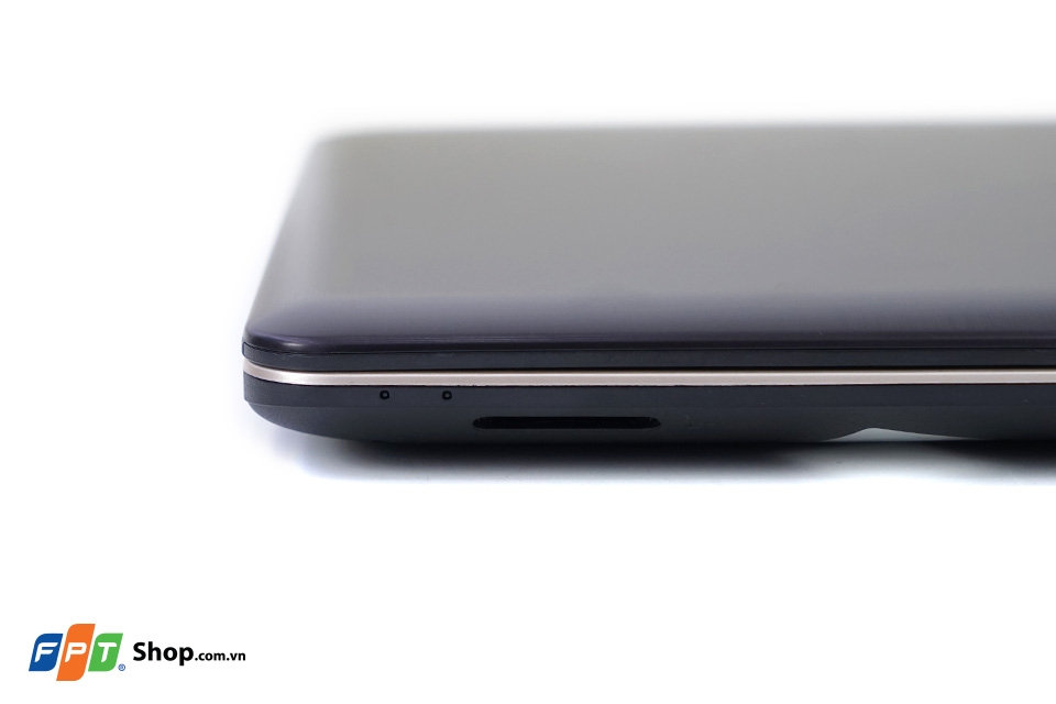 Trên tay ASUS VivoBook Max X541UV: Cứng cáp, đẹp và nhẹ Cận cảnh 2 đèn thông báo và đầu đọc thẻ nhớ