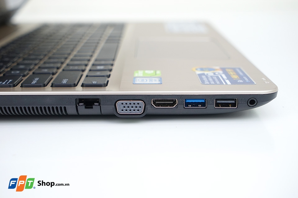 Trên tay ASUS VivoBook Max X541UV: Cứng cáp, đẹp và nhẹ ASUS VivoBook Max X541UV có đầy đủ cổng kết nối