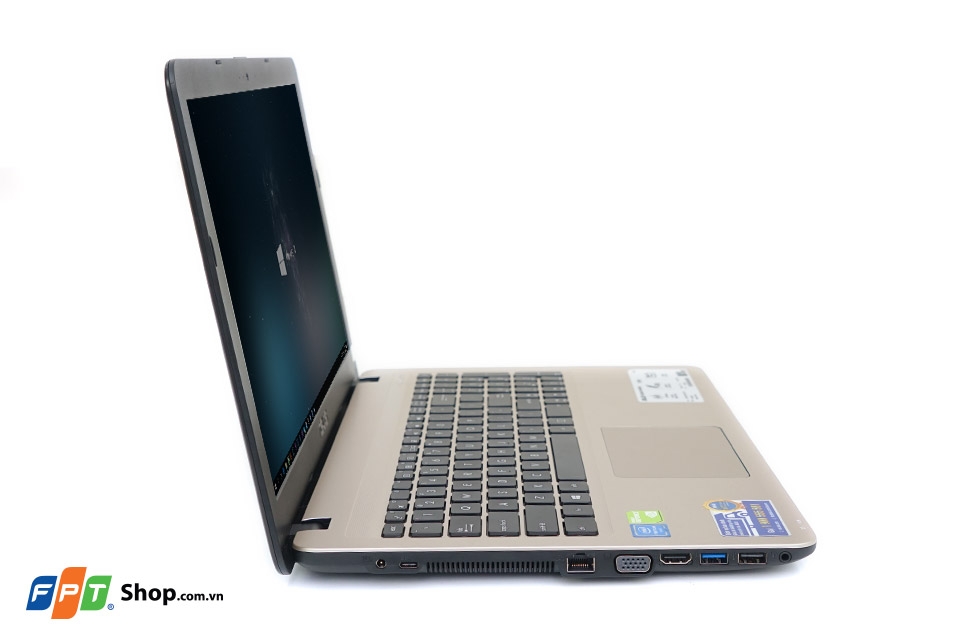 Trên tay và đánh giá nhanh ASUS VivoBook X540SC: Đầm tay, thiết kế cứng cáp Cạnh trái của ASUS VivoBook X540SC