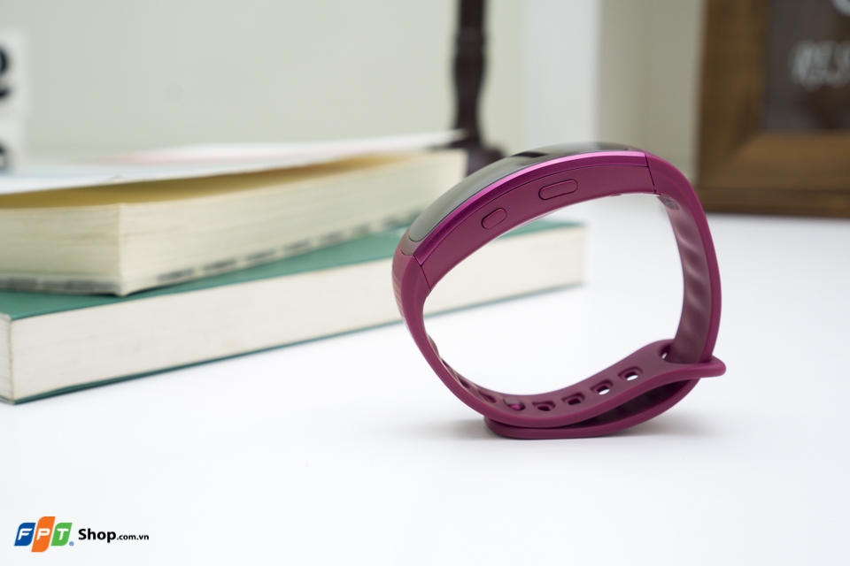 Trên tay Samsung Gear Fit 2: Thời trang và đẳng cấp