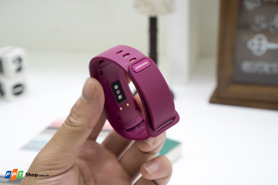 Trên tay Samsung Gear Fit 2: Thời trang và đẳng cấp