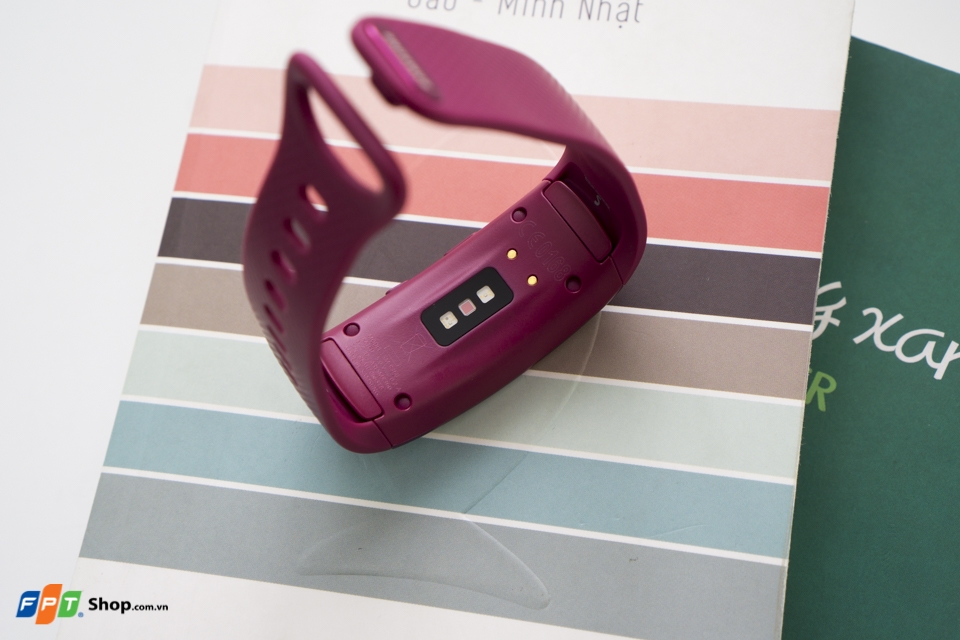 Trên tay Samsung Gear Fit 2: Thời trang và đẳng cấp