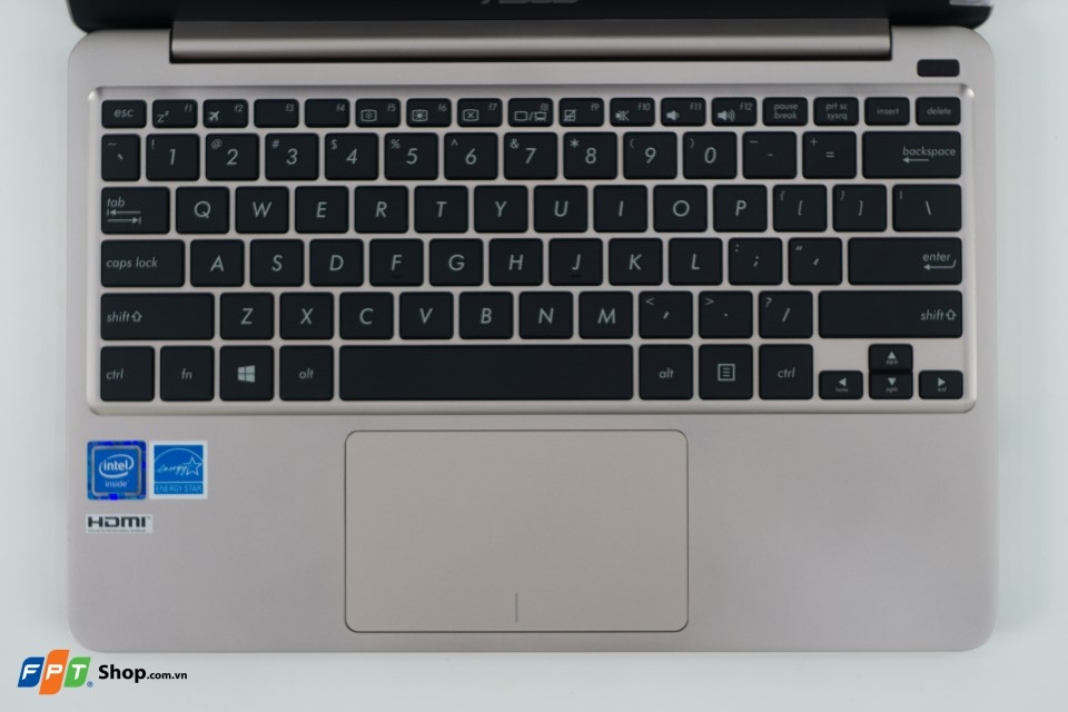 Trên tay nhanh laptop và đánnh giá nhanh ASUS E200HA tại FPT Shop Trên tay nhanh laptop và đánnh giá nhanh ASUS E200HA tại FPT Shop