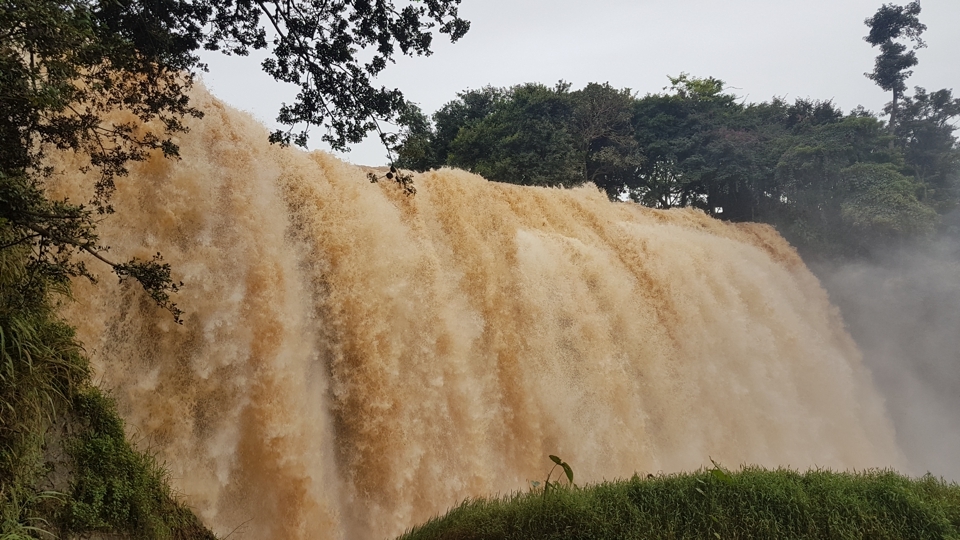 Thác nước mù mịt Thác nước mù mịt