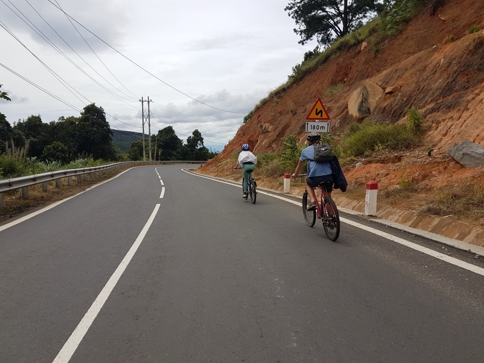Lại tiếp tục với những cung đường, người đi đường được bắt dính chính xác, như đang đứng yên Lại tiếp tục với những cung đường, người đi đường được bắt dính chính xác, như đang đứng yên
