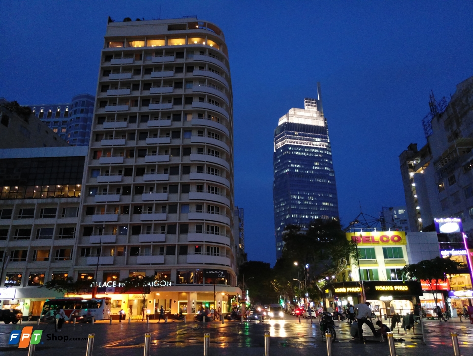 Đường phố đêm chụp bằng Meizu MX6