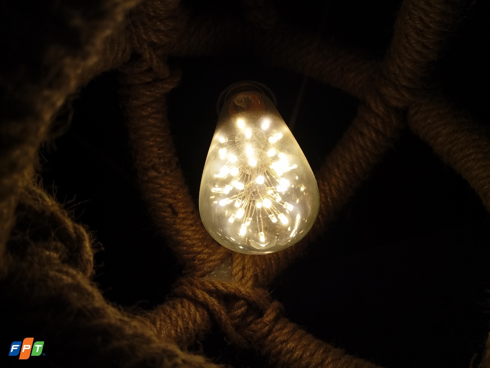 Chụp cận cảnh bóng đèn từ Meizu MX6